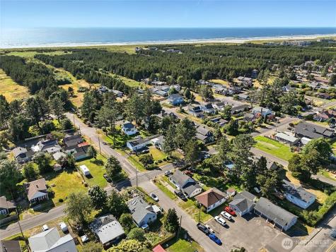 1205 49th Street Seaview WA 98644