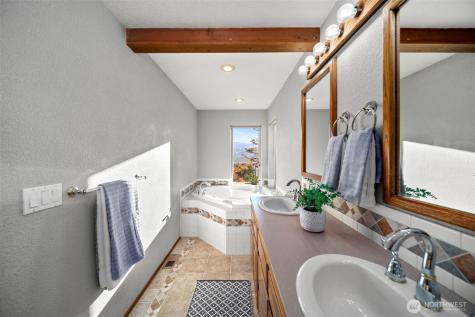 606 Ski View Drive East Wenatchee WA 98802