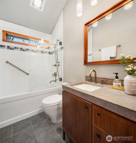 6814 SW Maury Park Road Vashon WA 98070