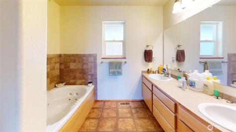 1811 Pine Creek Tonasket WA 98855