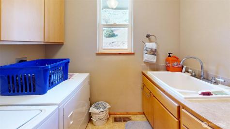 1811 Pine Creek Tonasket WA 98855