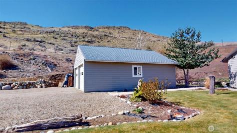 1811 Pine Creek Tonasket WA 98855