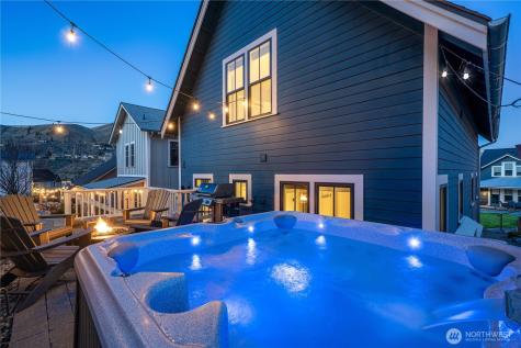 523 Mackinaw Lane Chelan WA 98816