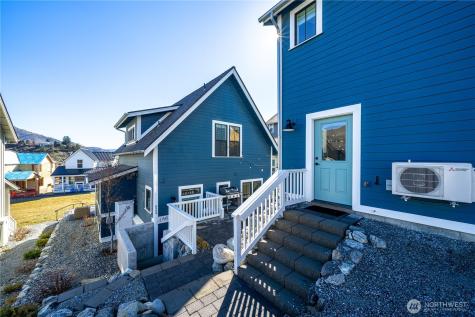 523 Mackinaw Lane Chelan WA 98816