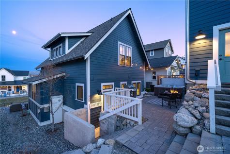 523 Mackinaw Lane Chelan WA 98816