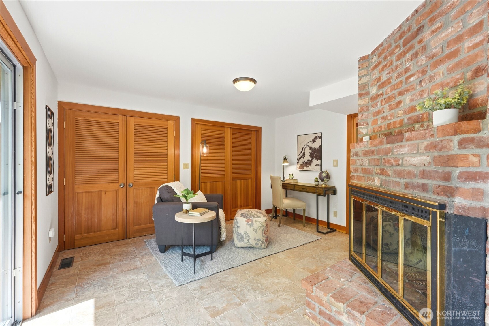 19946 47th Avenue NE Lake Forest Park WA 98155