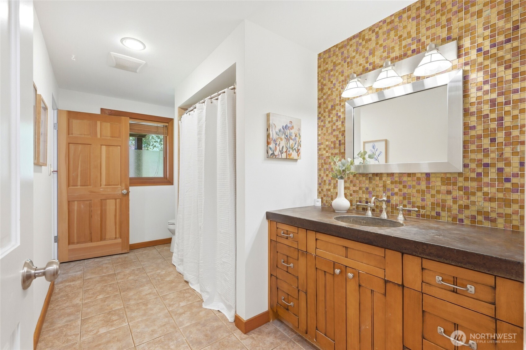 19946 47th Avenue NE Lake Forest Park WA 98155