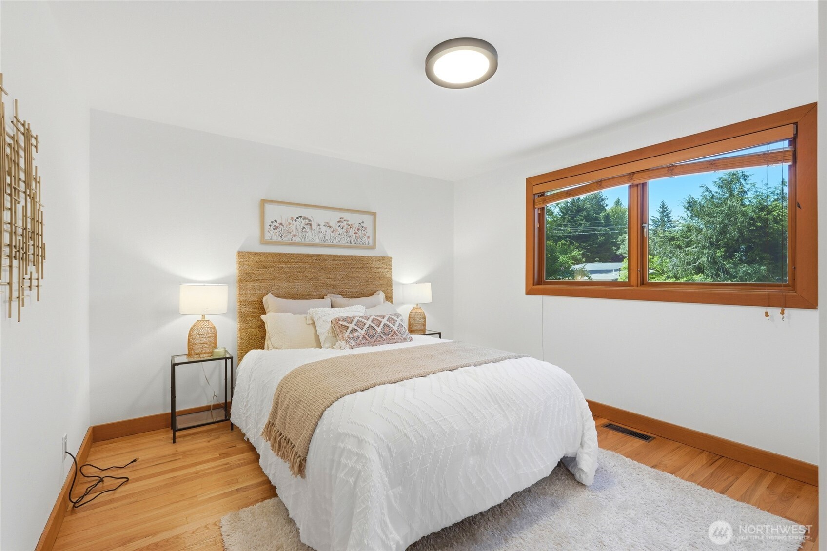 19946 47th Avenue NE Lake Forest Park WA 98155