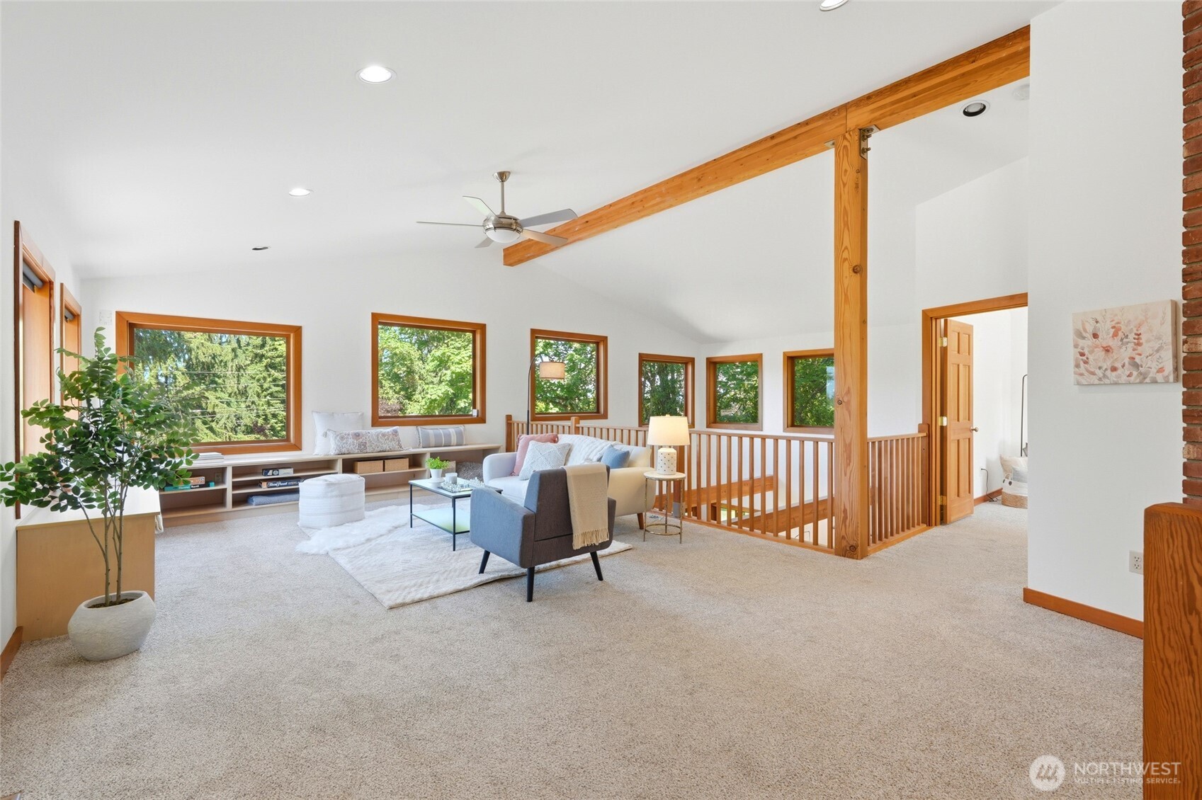 19946 47th Avenue NE Lake Forest Park WA 98155