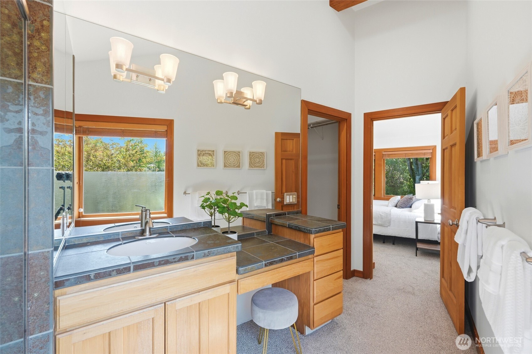 19946 47th Avenue NE Lake Forest Park WA 98155