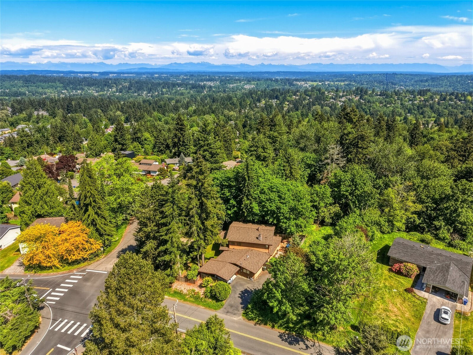19946 47th Avenue NE Lake Forest Park WA 98155