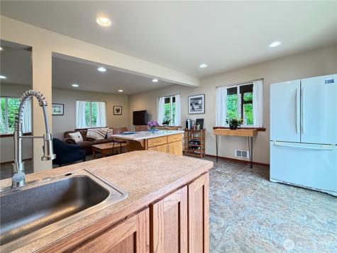97 B Port Gardner Drive Hat Island WA 98206
