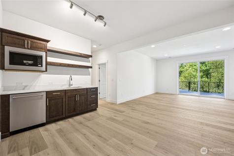 19515 81st Place NE Kenmore WA 98028