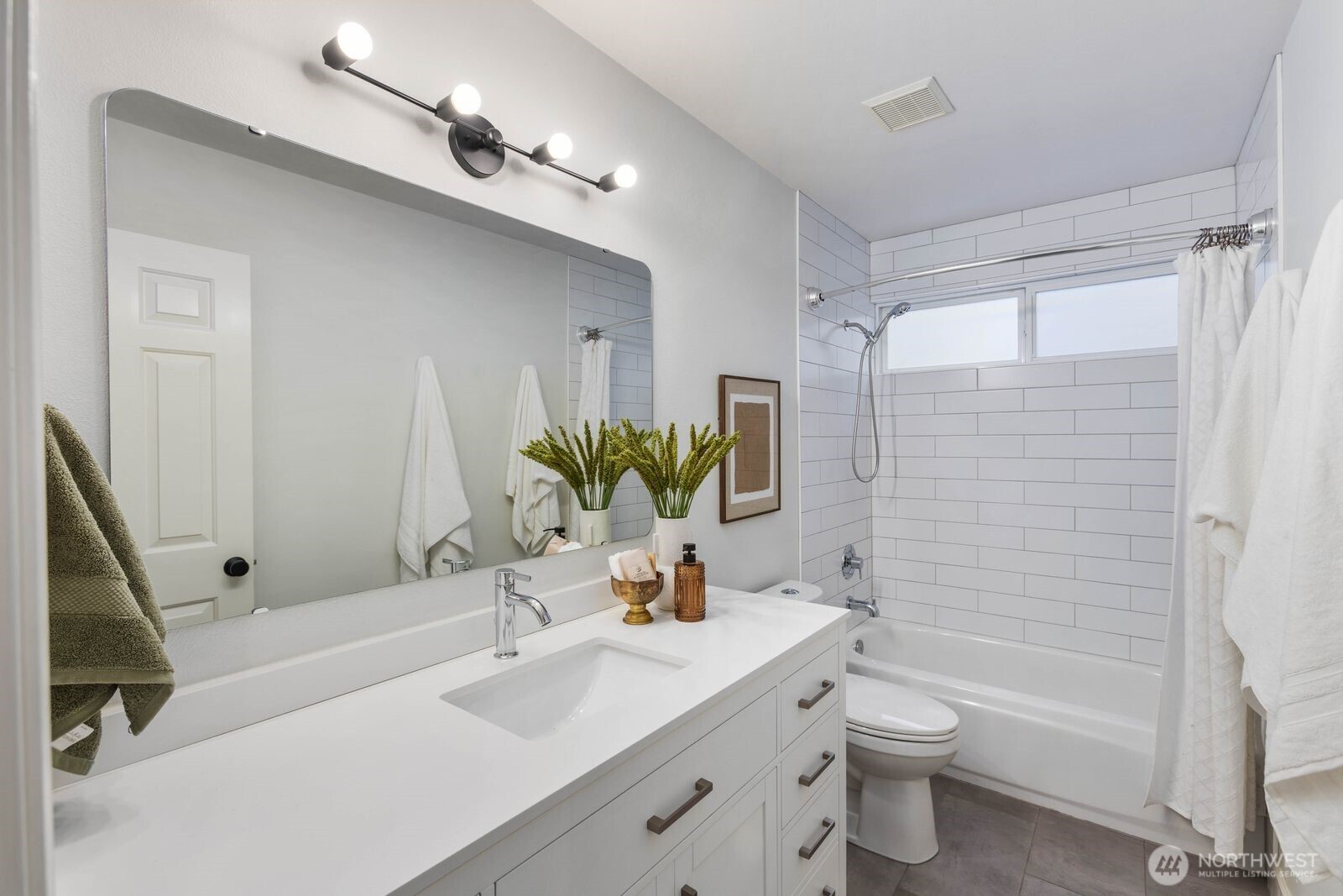 4206 36th Avenue W Seattle WA 98199