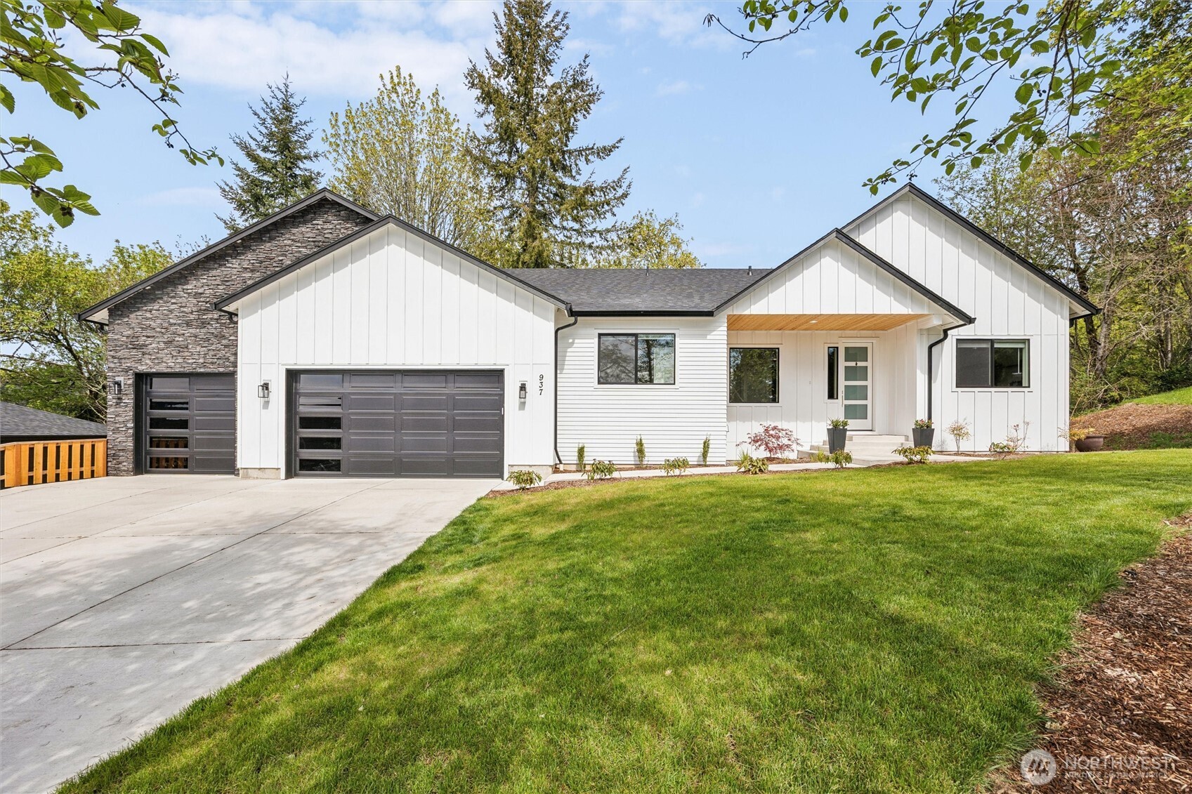 937 Edinburgh Court Kelso WA 98626