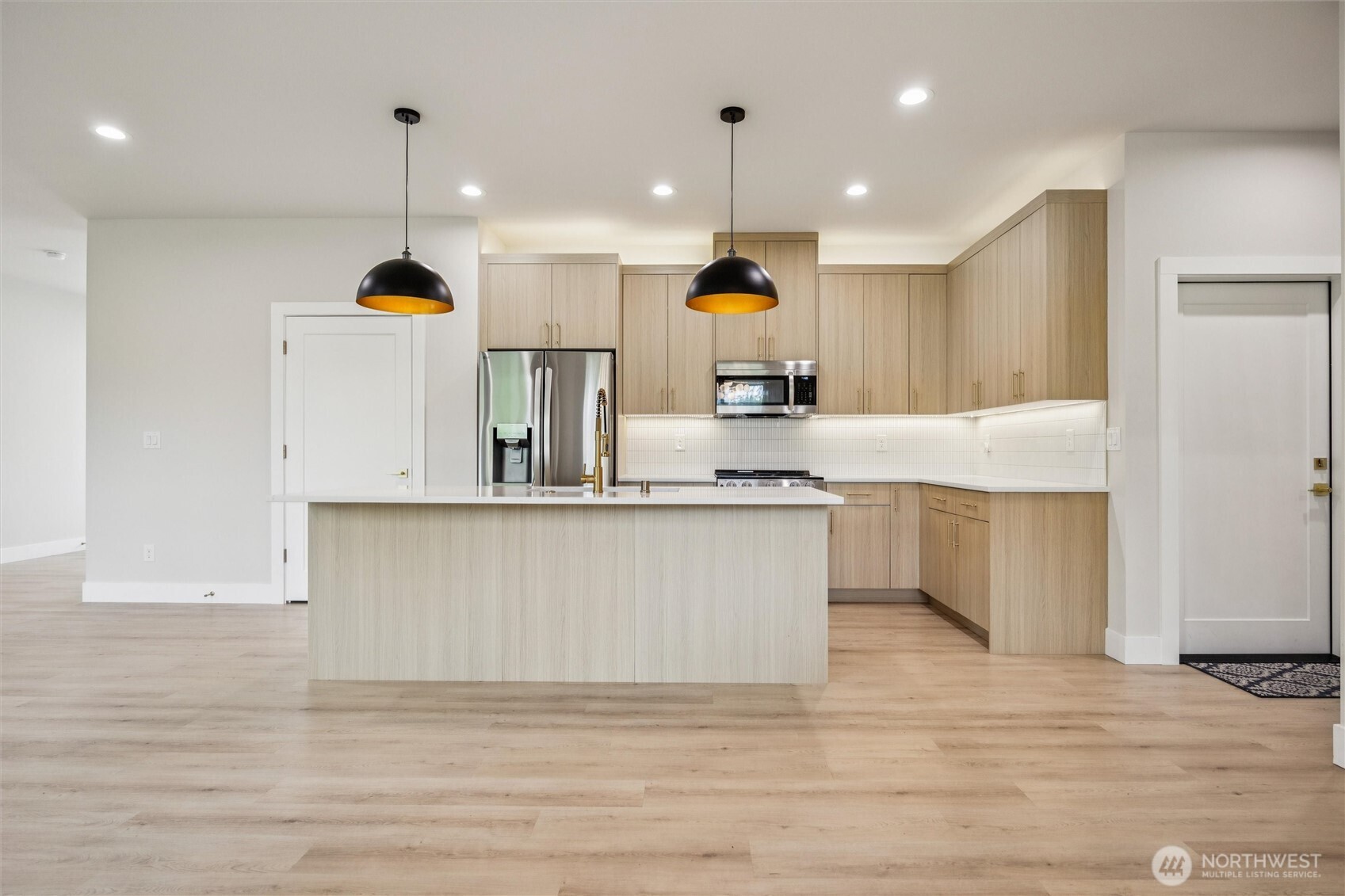 937 Edinburgh Court Kelso WA 98626