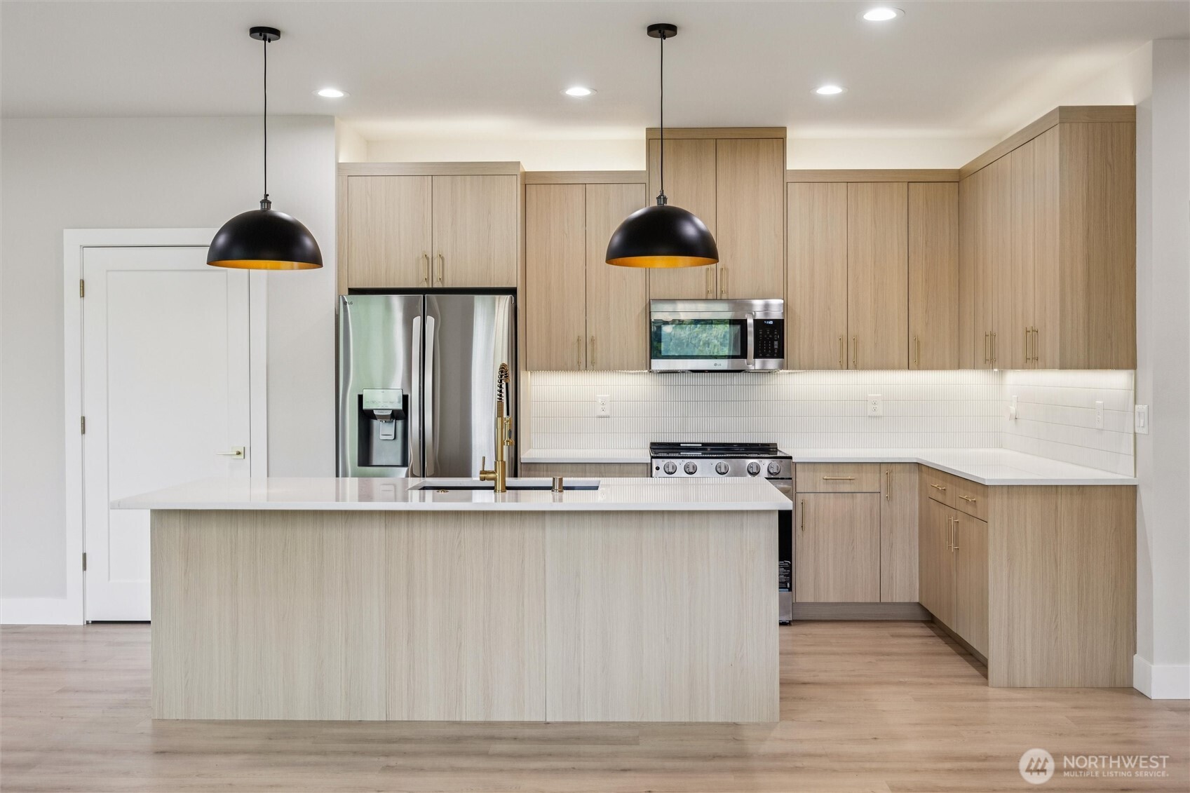 937 Edinburgh Court Kelso WA 98626