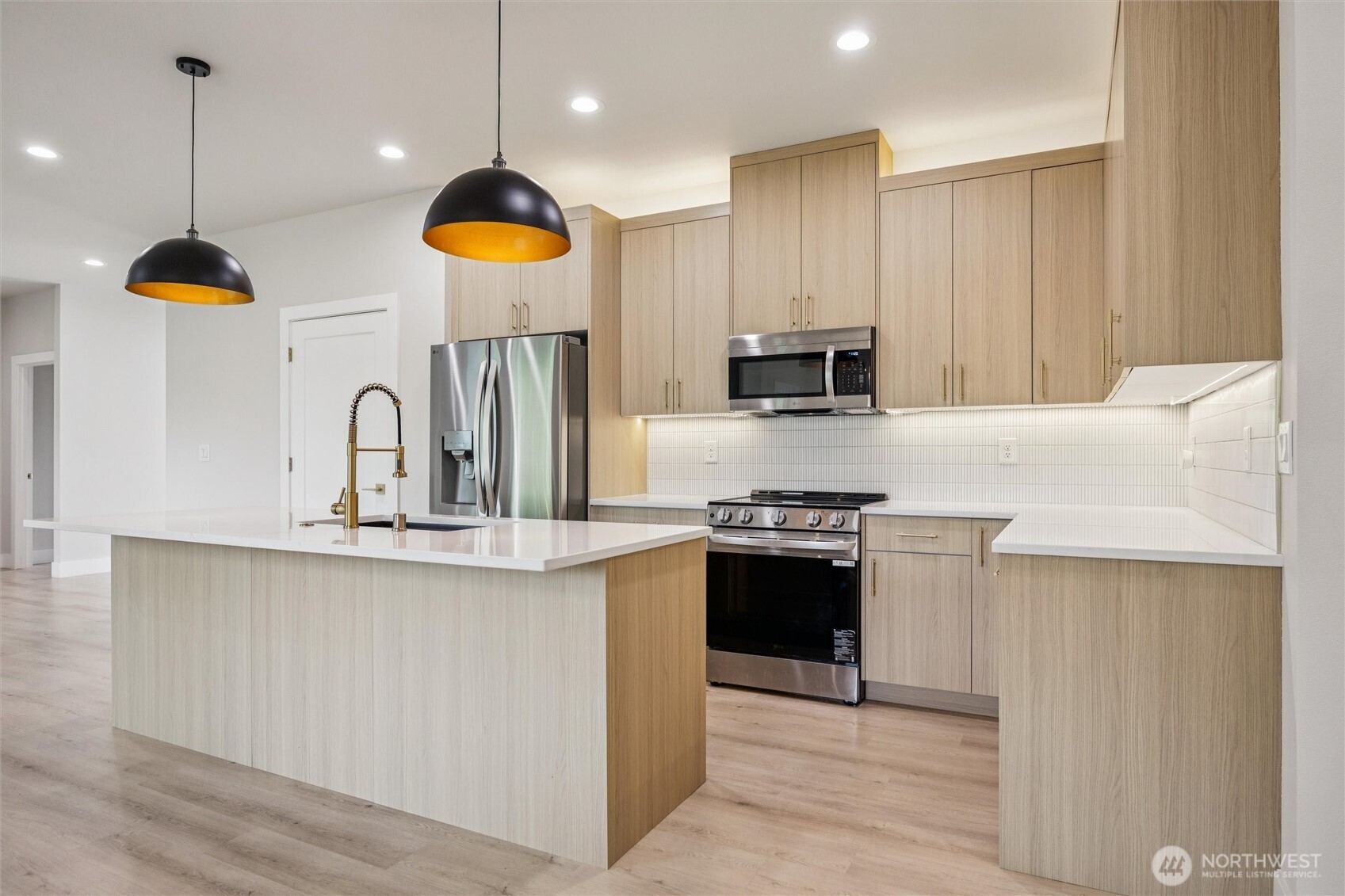 937 Edinburgh Court Kelso WA 98626