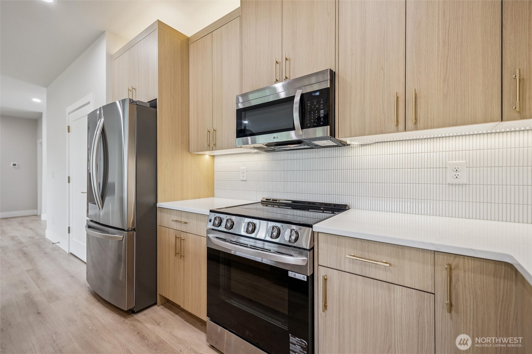 937 Edinburgh Court Kelso WA 98626