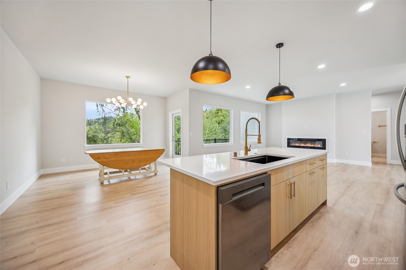 937 Edinburgh Court Kelso WA 98626