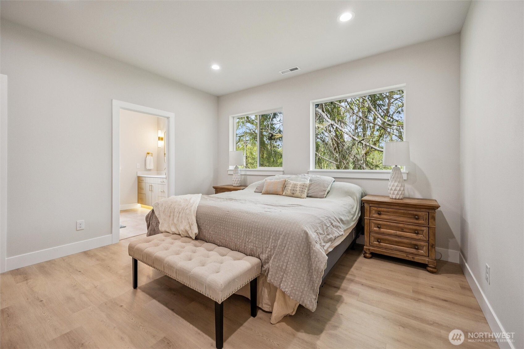 937 Edinburgh Court Kelso WA 98626