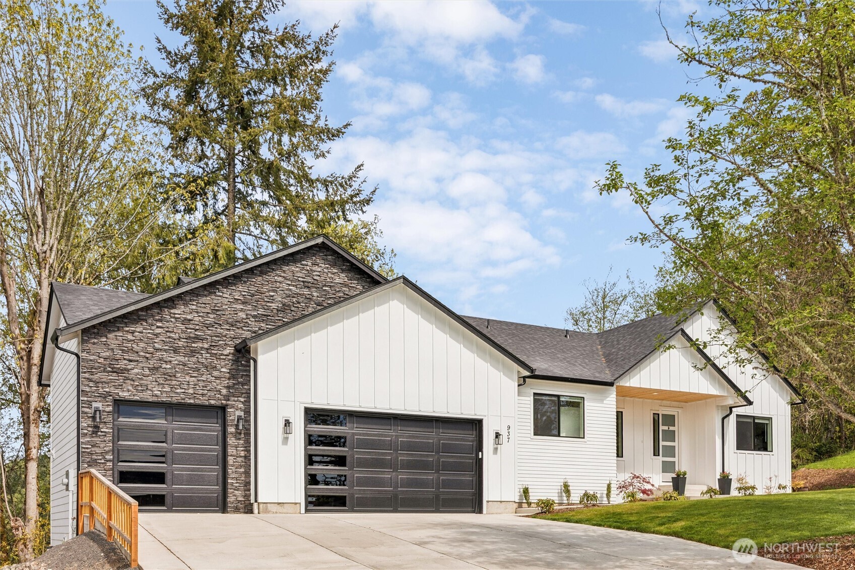 937 Edinburgh Court Kelso WA 98626