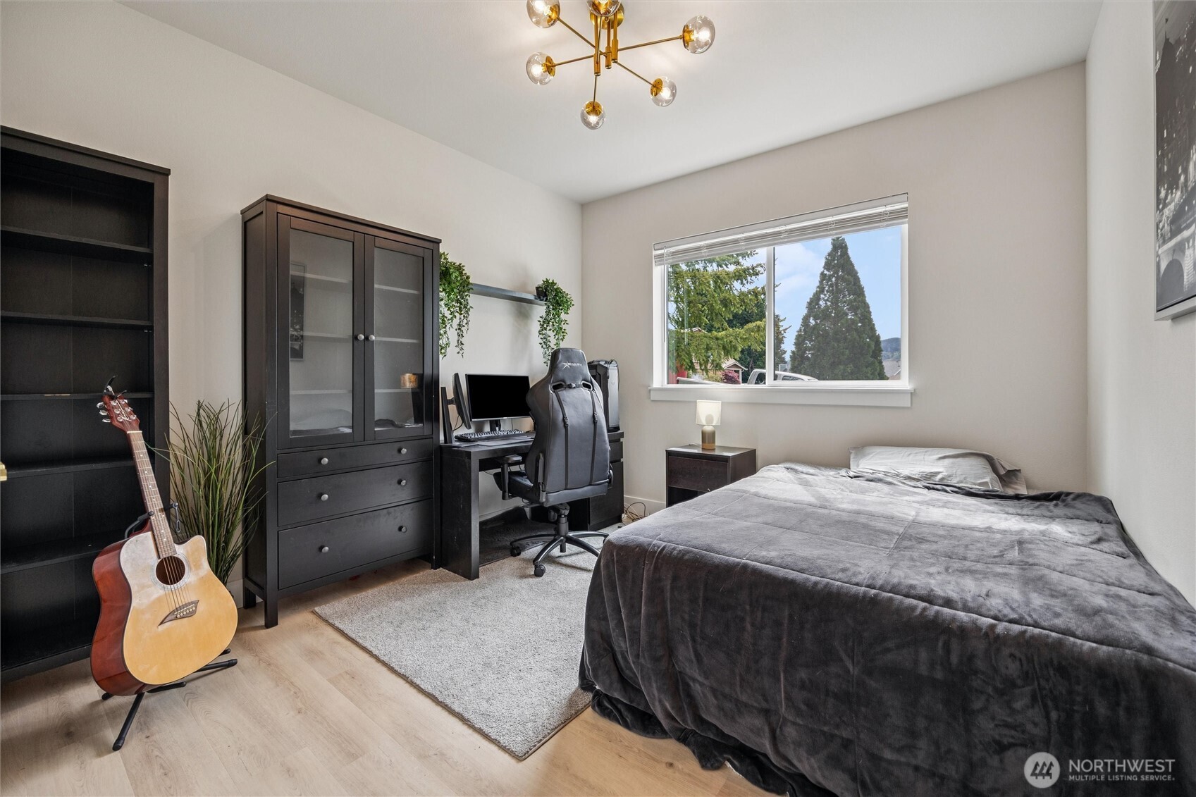 937 Edinburgh Court Kelso WA 98626