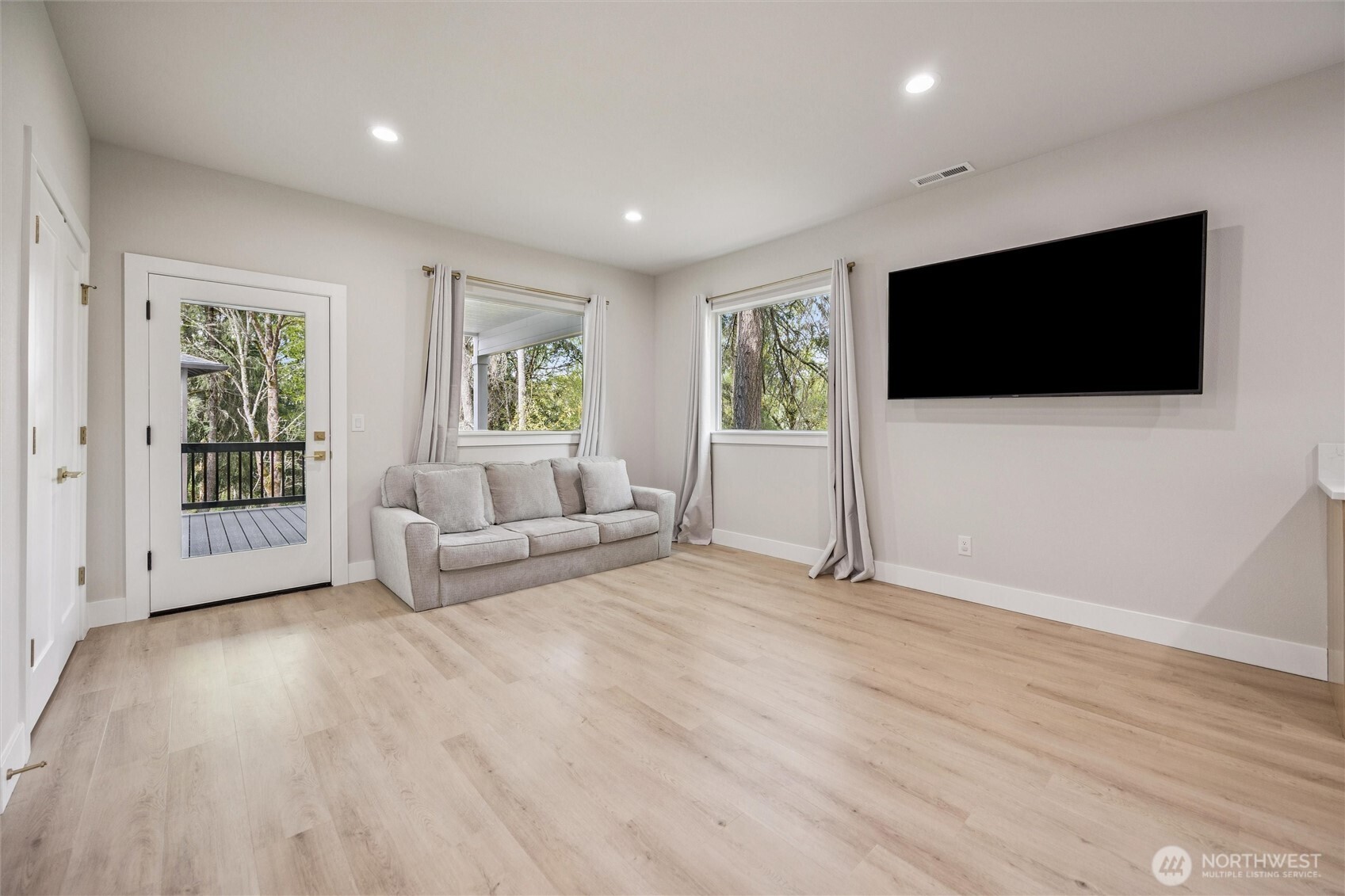 937 Edinburgh Court Kelso WA 98626