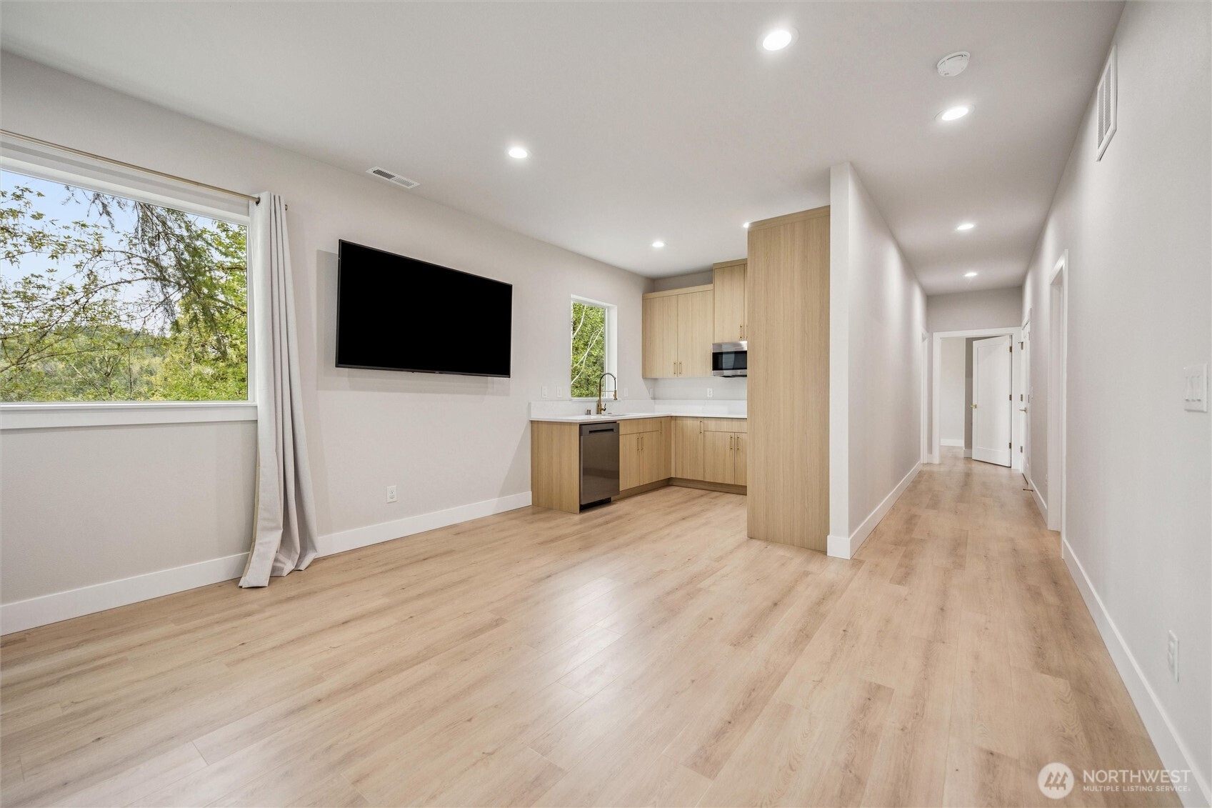 937 Edinburgh Court Kelso WA 98626