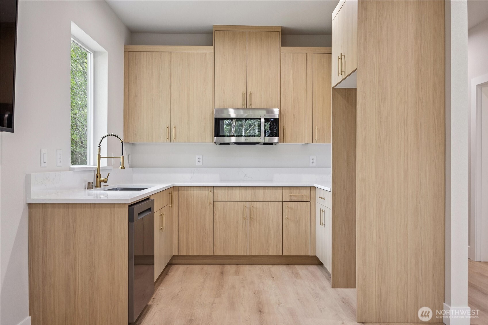 937 Edinburgh Court Kelso WA 98626