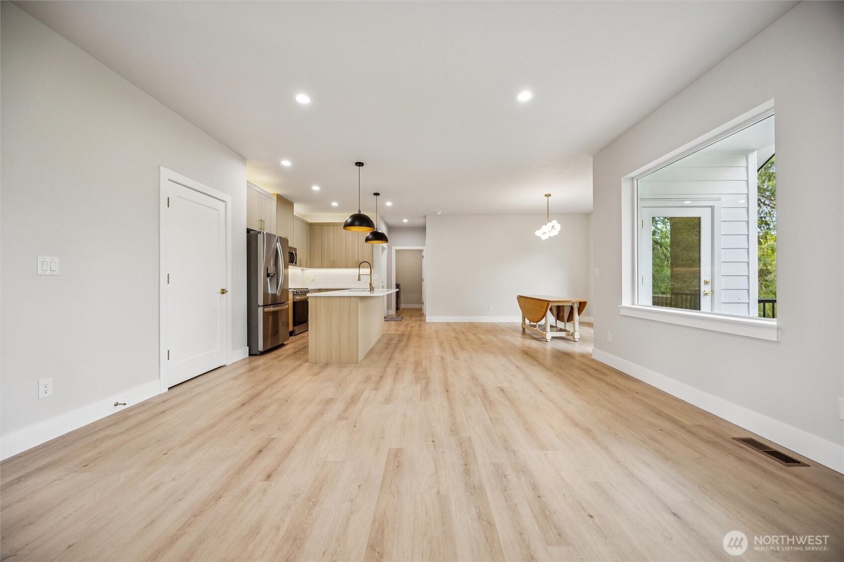 937 Edinburgh Court Kelso WA 98626
