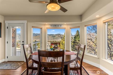 810 Briarwood Drive East Wenatchee WA 98802