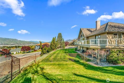 810 Briarwood Drive East Wenatchee WA 98802