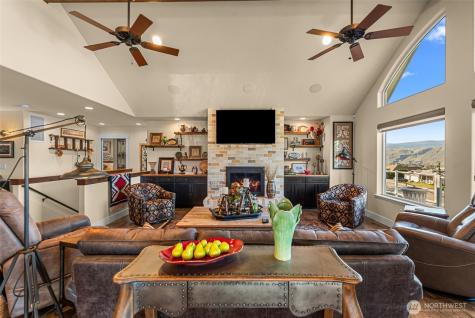 810 Briarwood Drive East Wenatchee WA 98802