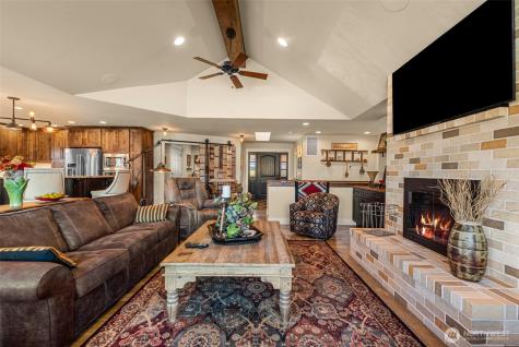 810 Briarwood Drive East Wenatchee WA 98802