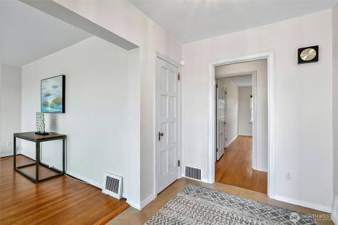 2814 42nd Avenue W Seattle WA 98199