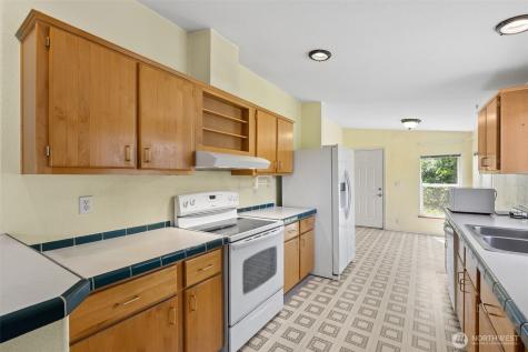 2203 151st Street E Tacoma WA 98445
