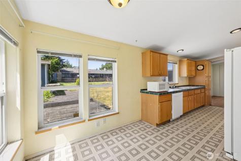 2203 151st Street E Tacoma WA 98445