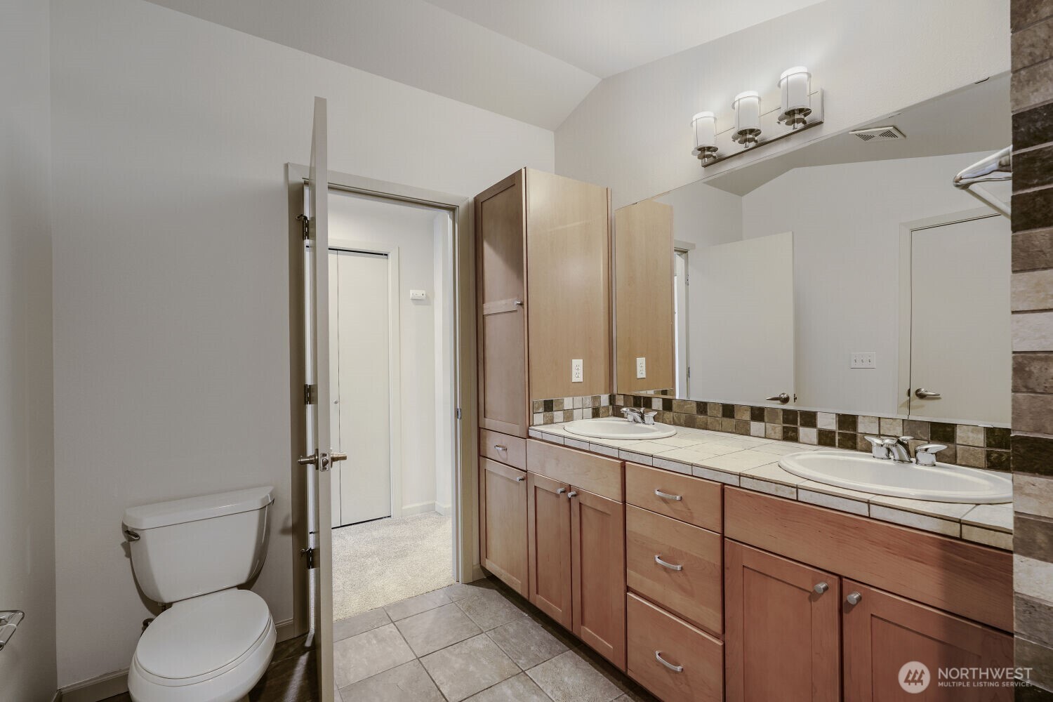 5015 37th Avenue S Seattle WA 98118