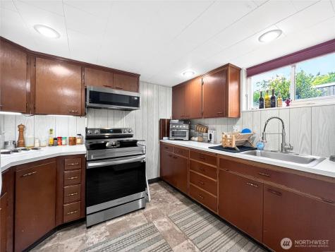 610 4th Street NE Puyallup WA 98372
