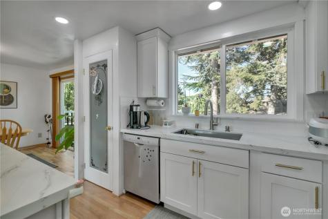 3302 Centennial Way NE Tacoma WA 98422