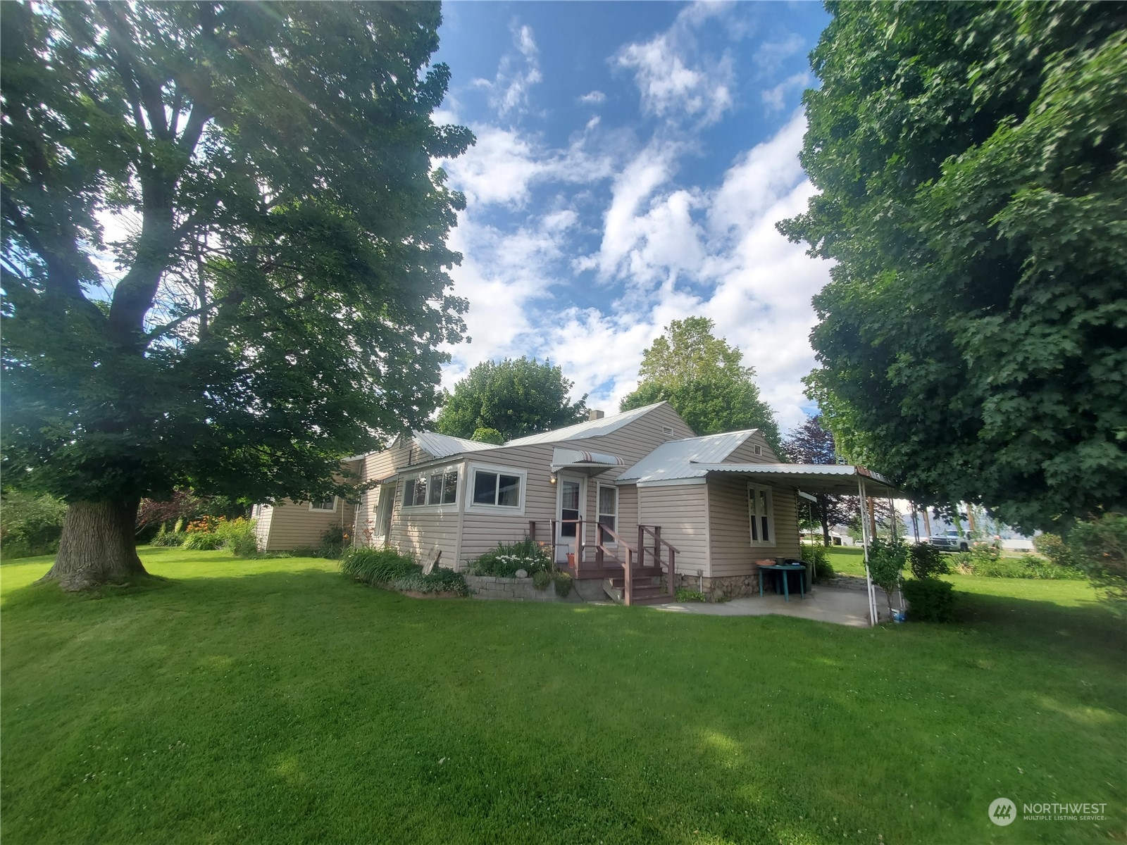 15 River Road W Omak WA 98841