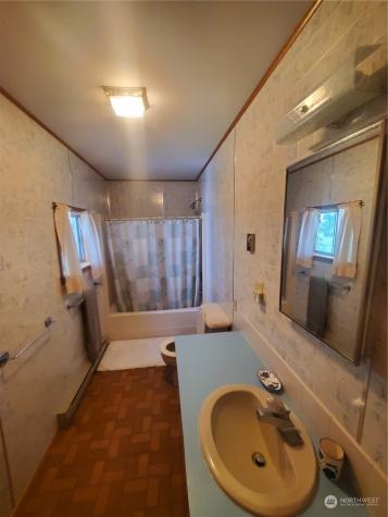 15 River Road W Omak WA 98841