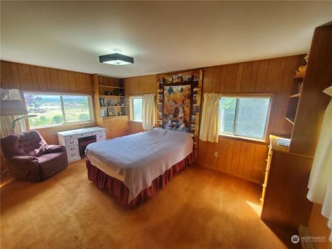 15 River Road W Omak WA 98841
