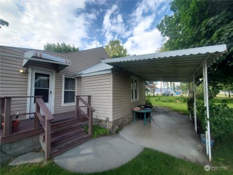 15 River Road W Omak WA 98841