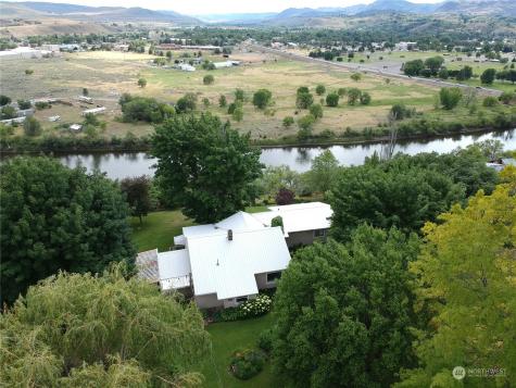 15 River Road W Omak WA 98841