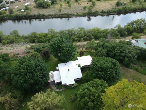 15 River Road W Omak WA 98841