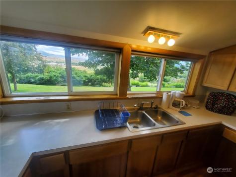 15 River Road W Omak WA 98841