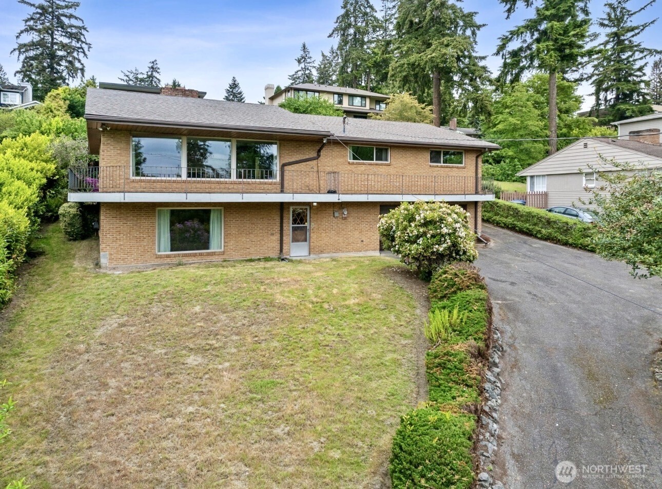 9510 Lake Washington Boulevard NE Bellevue WA 98004