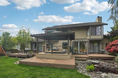 25114 Lake Wilderness Country Club Drive SE Maple Valley WA 98038